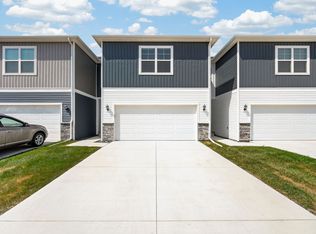 14215 Bentwood Dr, Urbandale, IA 50323