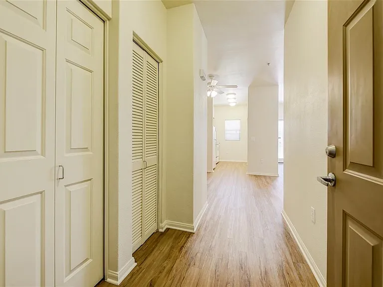 Tierra Pointe Apartments — Photo 12