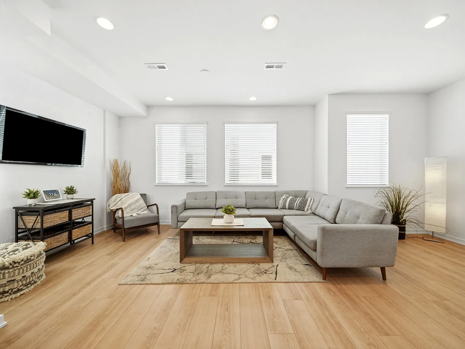 2 bed, 1498 sqft, $3,350 — Photo 2