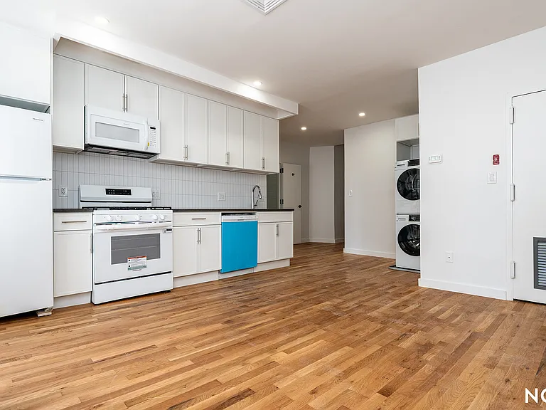 160 Johnson Ave #2B — Photo 5