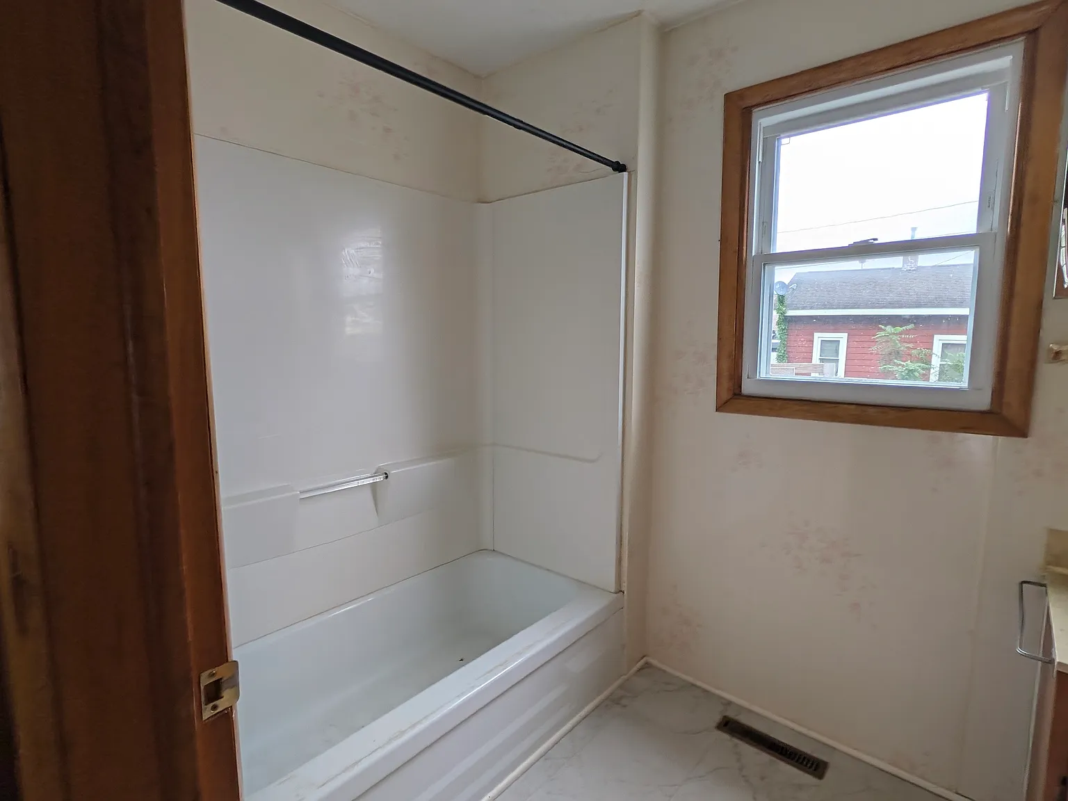 3 bed, 1156 sqft, $1,100 — Photo 4