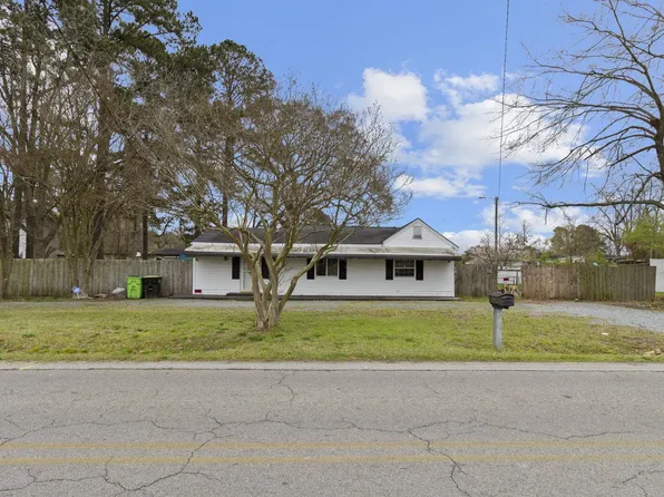 103 Saint Matthews Rd, Erwin, NC 28339
