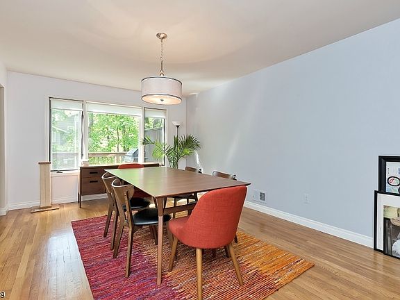 5th image of 12 Village Green Ct