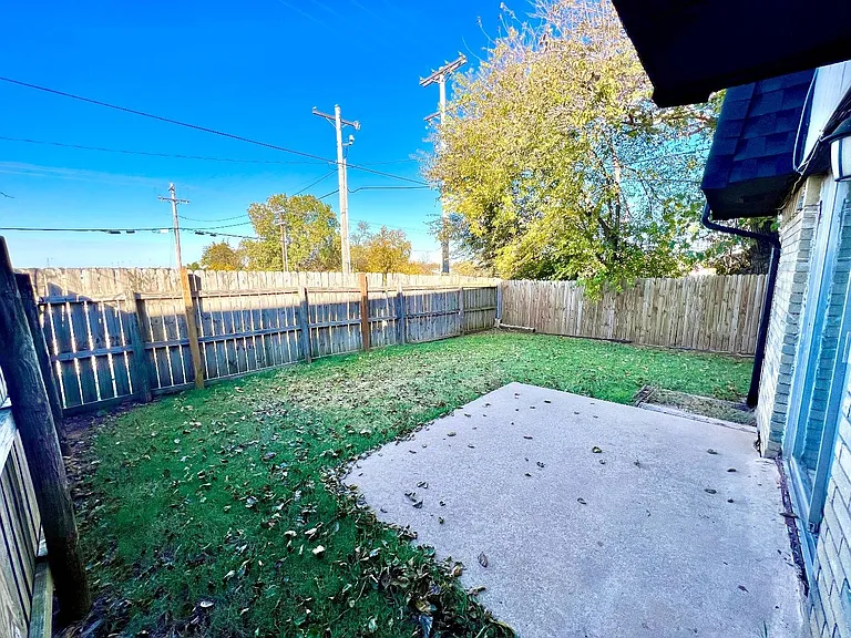 1201 Lakecrest Dr — Photo 15