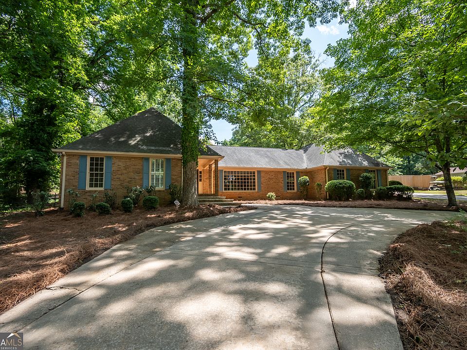 1st image of 139 Lake Forest Dr