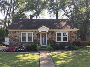 319 SW 4th St, Bentonville, AR 72712