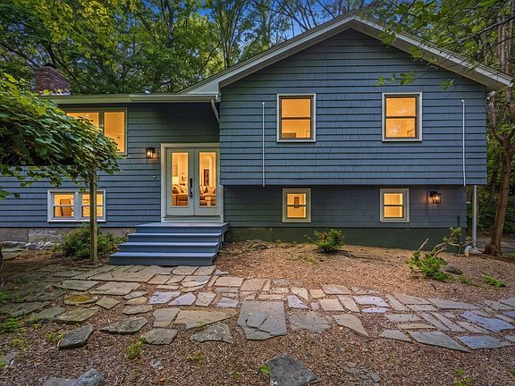 3rd image of 7 Hillcrest Dr