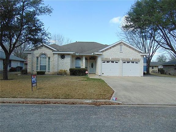 3rd image of 1304 Willow Brook Trl