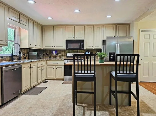 6683 Kellogg Dr, Acworth, GA 30102