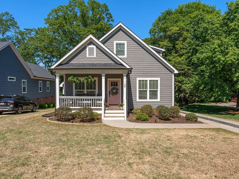 109 W Circle Ave — Photo 1
