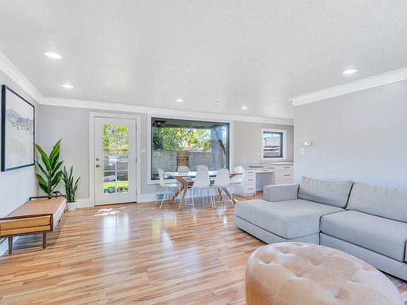5th image of 4196 S Normandie Ln