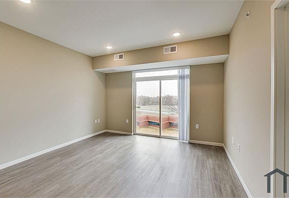 2nd image of 1631 Marthaler Ln