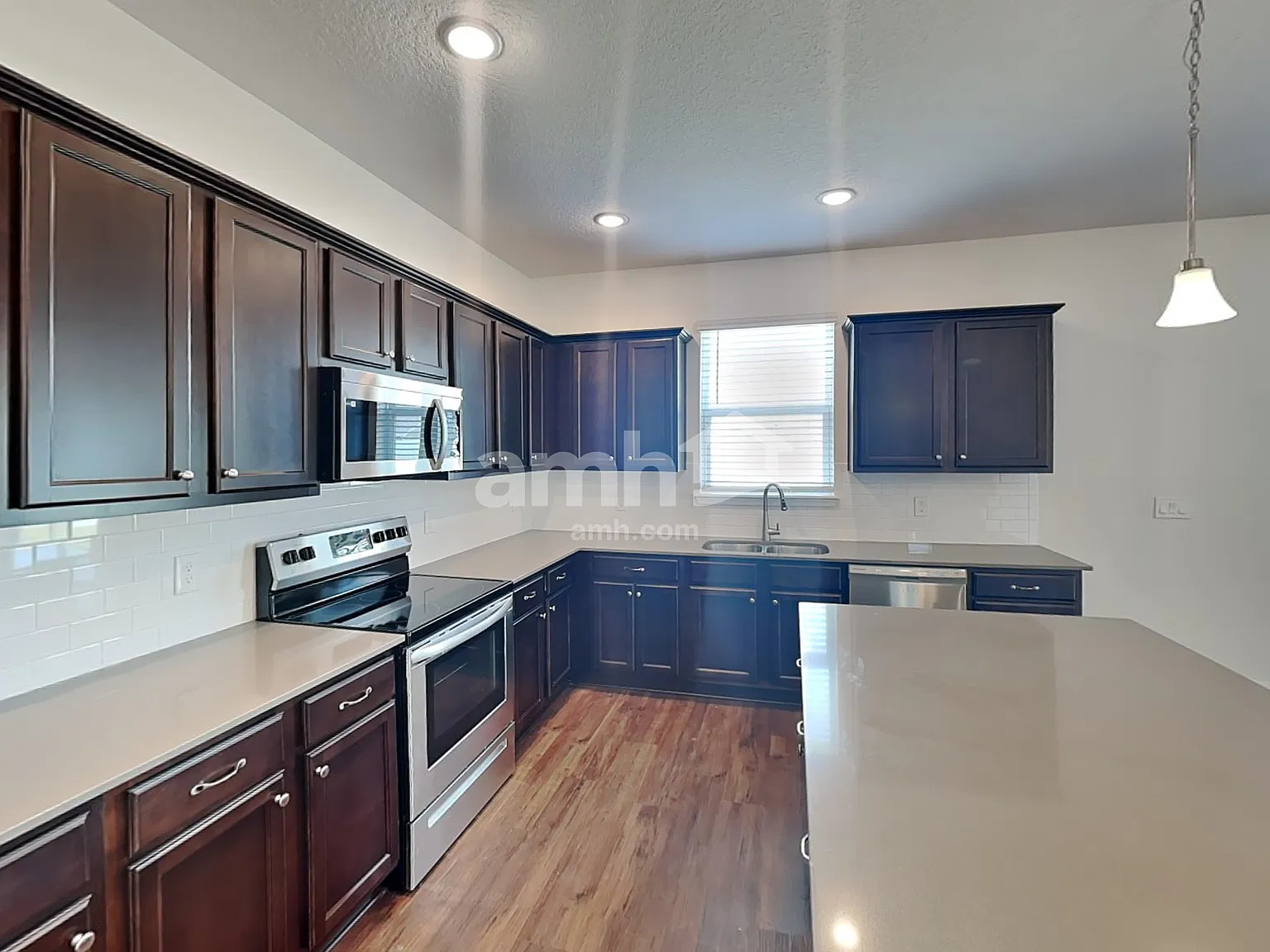 4 bed, 2.5 bath, 2449 sqft, $2,920 — Photo 4