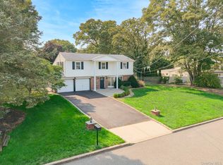 70 Woodview Lane, Centereach, NY 11720