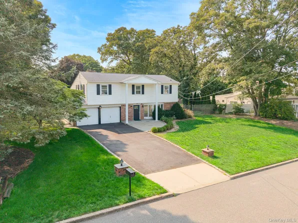 70 Woodview Lane, Centereach, NY 11720