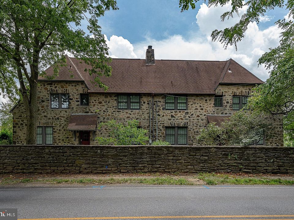 1st image of 767 Newtown Rd #769