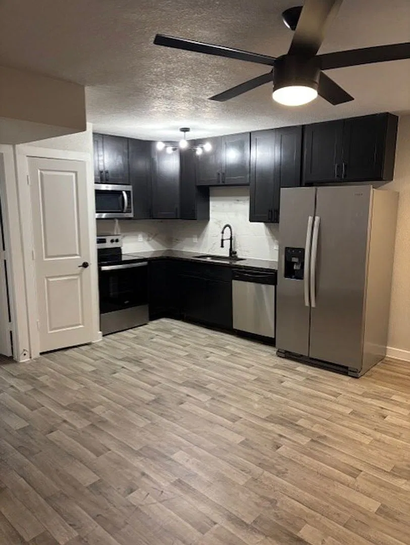 Dream Montrose - 2301 Commonwealth Street — Photo 3
