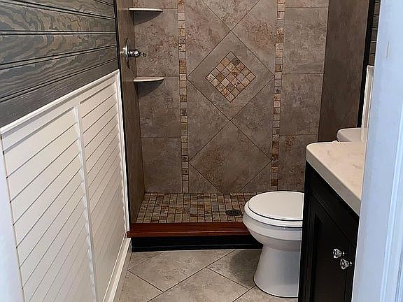 3rd image of 808 Manderson Cir