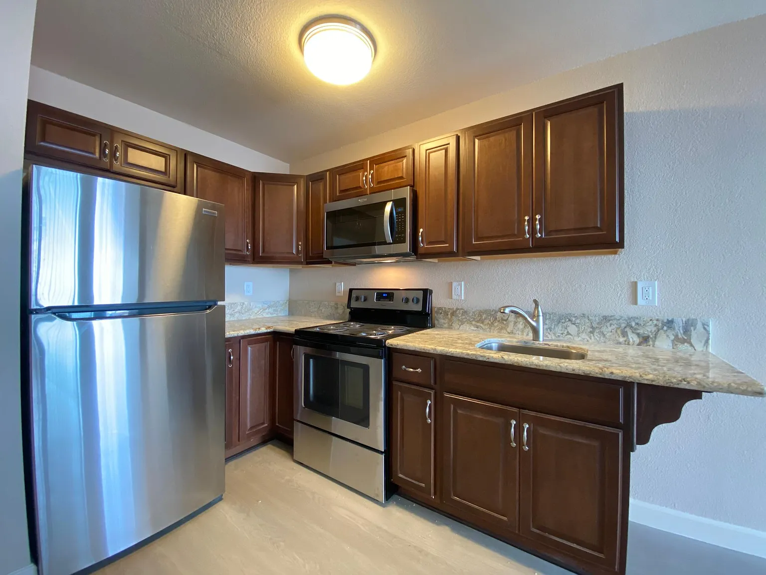 Studio, 425 sqft, $1,890 — Photo 4