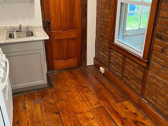 3rd image of 7 Russell St #5