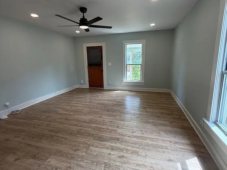 403 N Pacific St — Photo 7