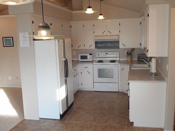 3rd image of 14107 Evergreen Way