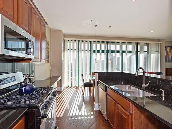 5th image of 340 W Superior St APT 1608