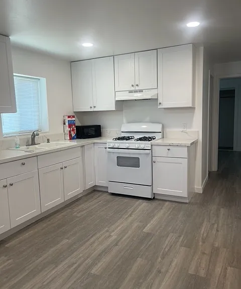 kitchen - gas stove with oven and broiler, microwave