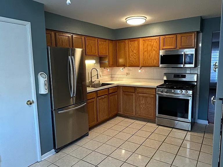 10805 S Pulaski Rd #4 — Photo 3