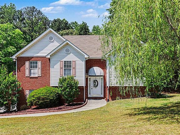 3rd image of 130 Orchard Way SE