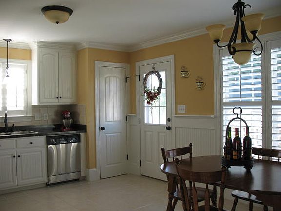 Bright & Cheery Kitchen