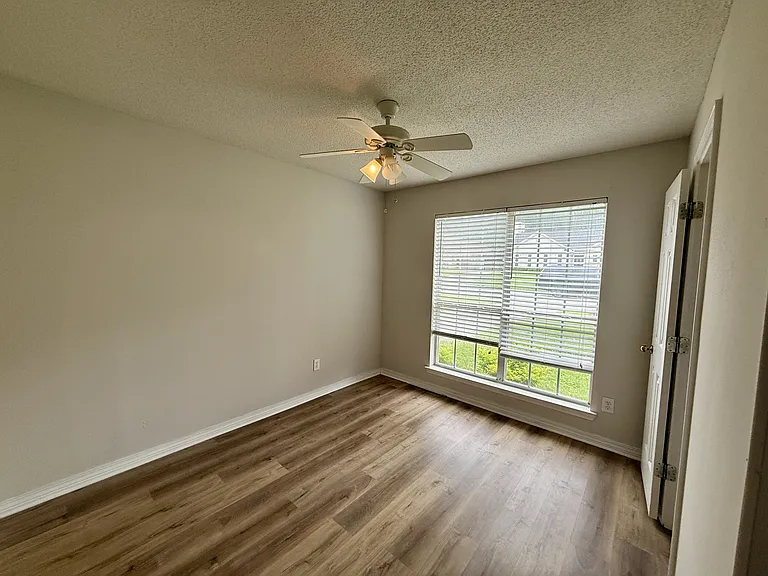 854 Louise Ave — Photo 17