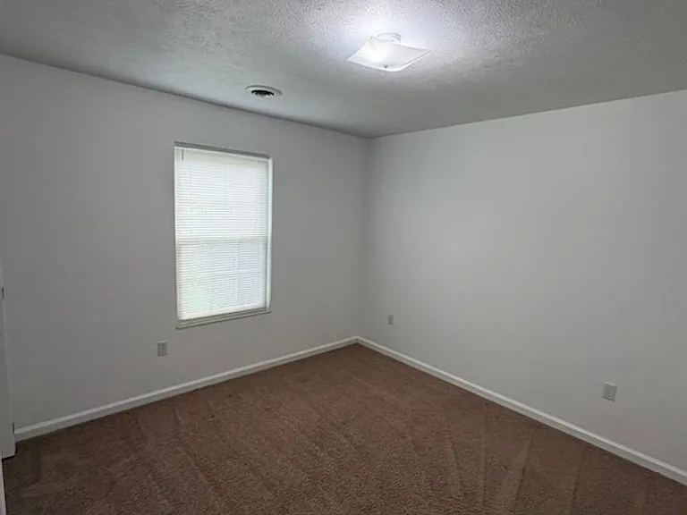 181-187 Anglea Cir — Photo 9