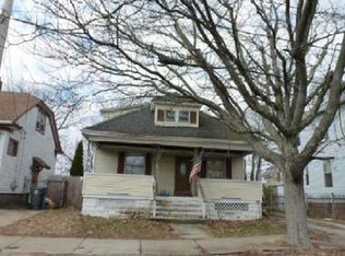 31 Washington Ave, Cranston, RI 02920