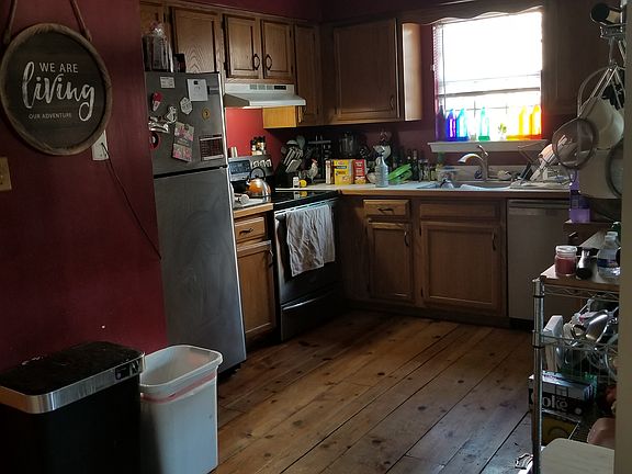 Kitchen, all new stainless appliances
