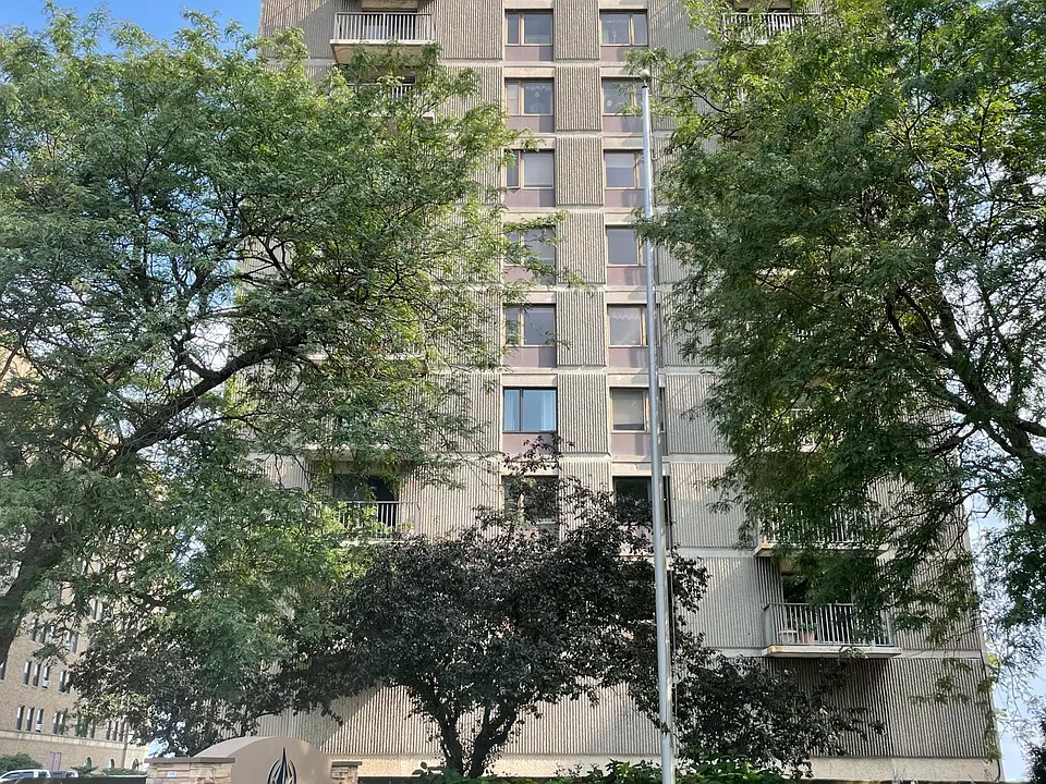12500 Edgewater Dr #306