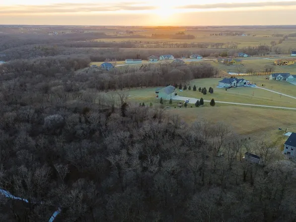 4922 Cedar Ln, Winterset, IA 50273