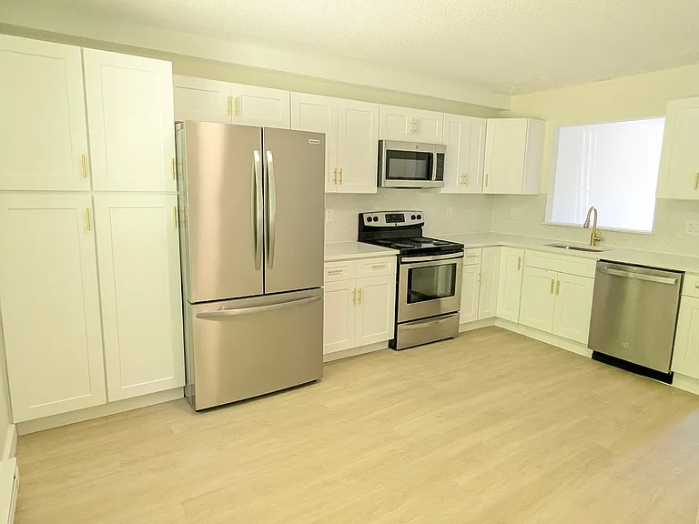 446 Perkins Ave #8H — Photo 1