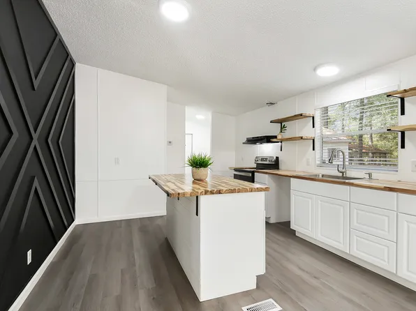 36375 Longleaf Dr, Independence, LA 70443