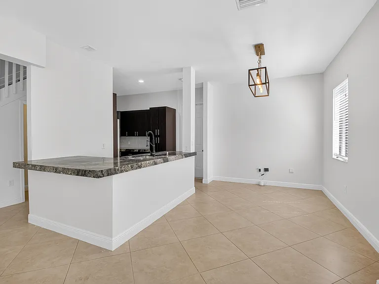 2515 Venetian Ct — Photo 11