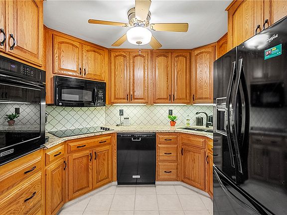 5th image of 7006 Lawrence Dr