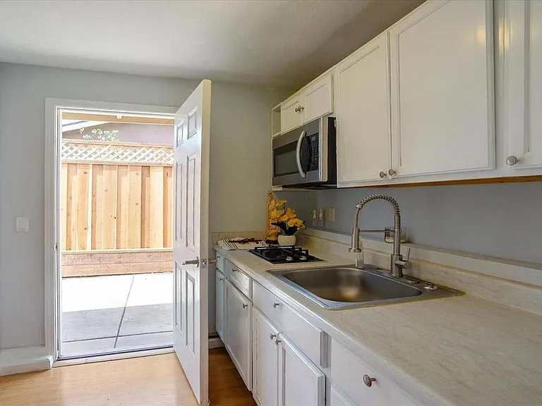 1 bedroom 1 bathroom suite with own kitchen and entrance