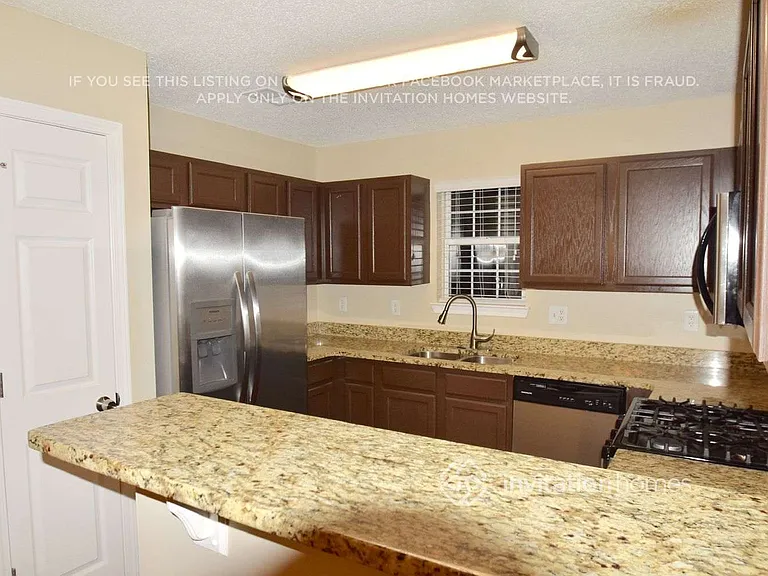 4420 Grove Dr NW — Photo 4