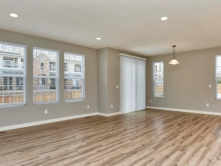 401 Tippen Pl — Photo 3