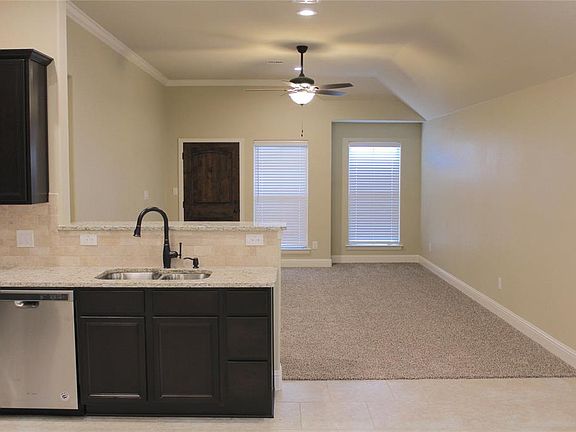 5th image of 729 Blanton Dr