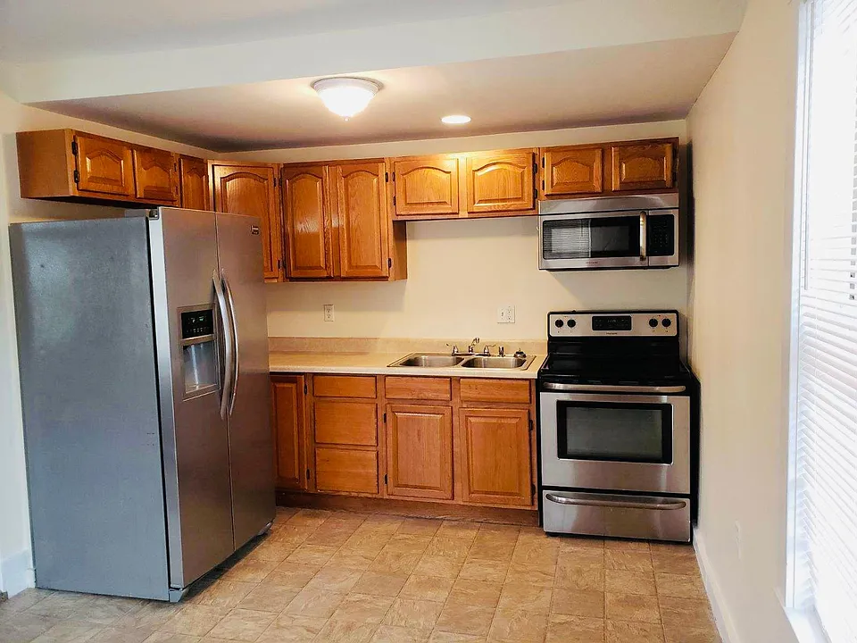 374 Main St #2