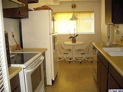 3rd image of 1339 N Columbus Ave Unit 325