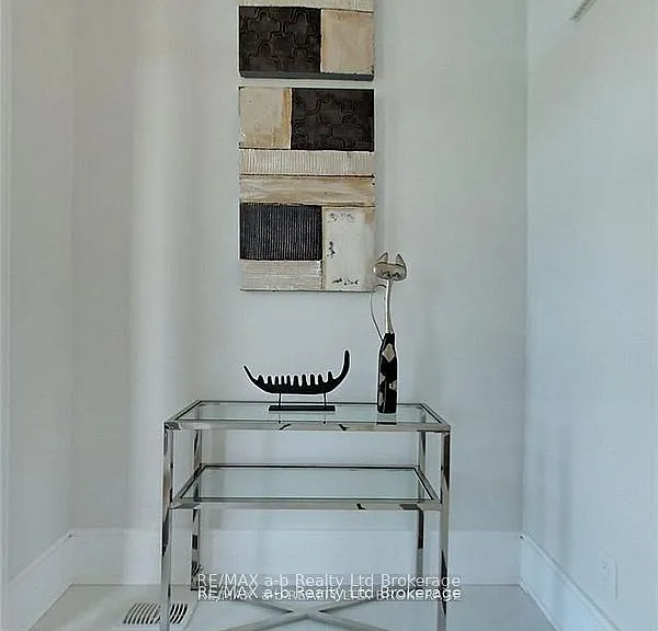 421 Somme St — Photo 3