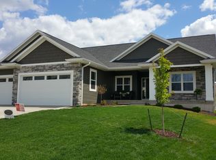 2917 Diamondhead Rd, Hiawatha, IA 52233