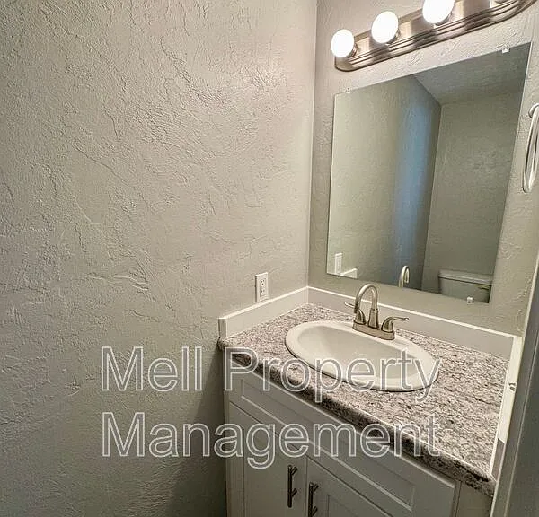 526 Holly Ln — Photo 18